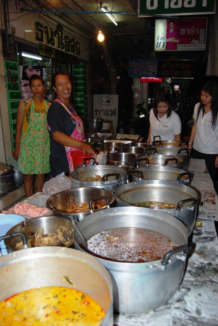 foto 5 Nakhon-Pathomdaki-lezzet-dolu-tezgah